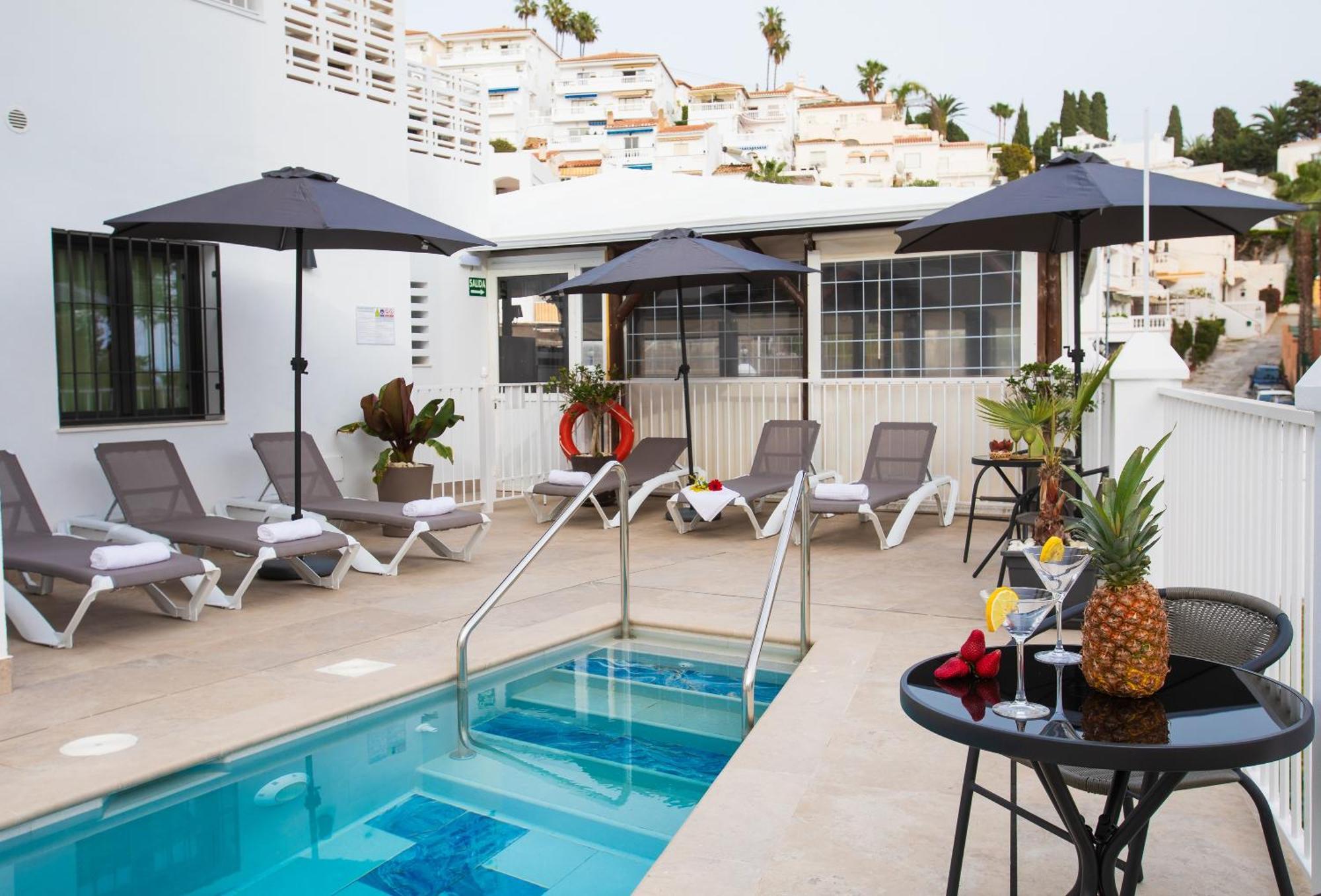 Boutique Rooms Playa Burriana 内尔哈 外观 照片