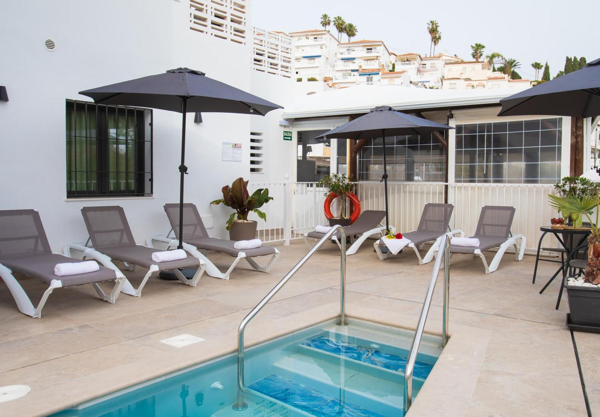 Boutique Rooms Playa Burriana 内尔哈 外观 照片