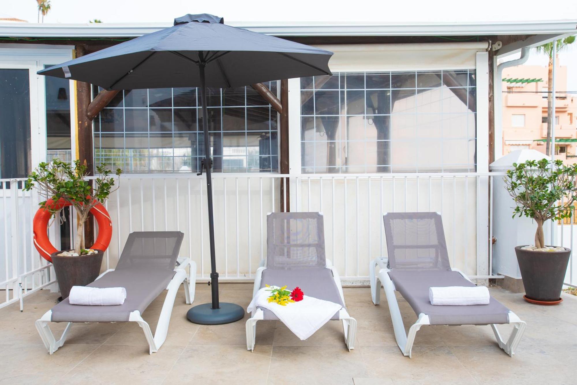 Boutique Rooms Playa Burriana 内尔哈 外观 照片